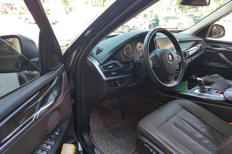 Used BMW X5 2015 xDrive28i
