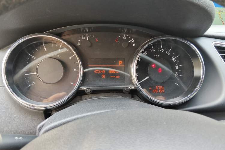 Used Peugeot 3008 2013 1.6THP Roland Garros Edition Instrument Cluster