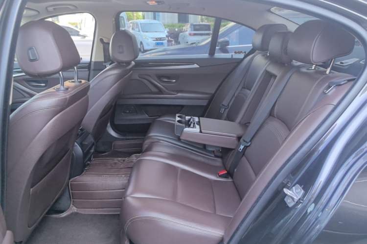 Used BMW 5 Series 2017 525Li Luxury Design Package Left Rear Seat