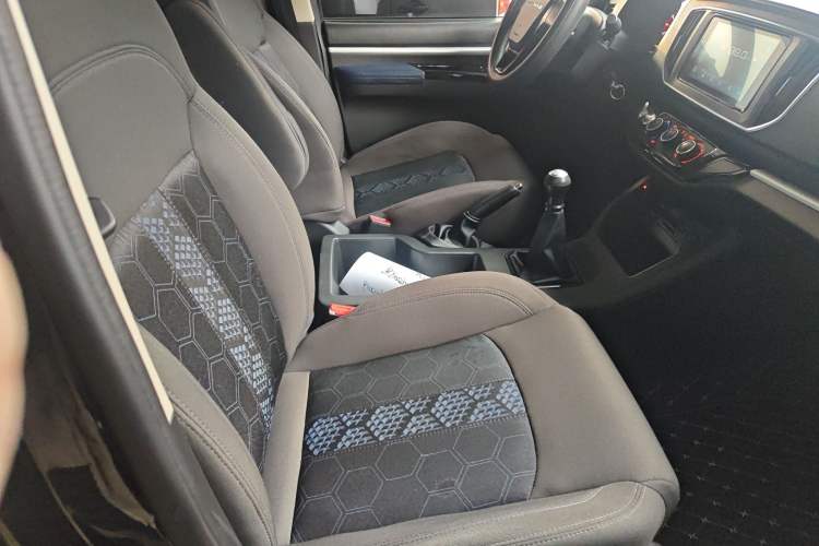 Used FORTHING Lingzhi 2023 M5L 1.6L Comfort Edition 7-Seater
