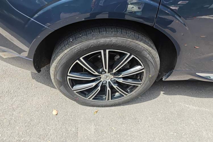 Used Volvo XC60 2021 T5 4x4 Smart Luxury Edition Exterior 5