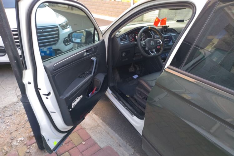 Used Volkswagen Tiguan L 2018 330TSI Automatic Two-Wheel Drive Luxury Edition Driver Seat