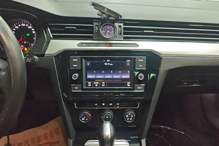 Used Volkswagen Magotan 2019 330TSI DSG Leading Edition China V Standard
