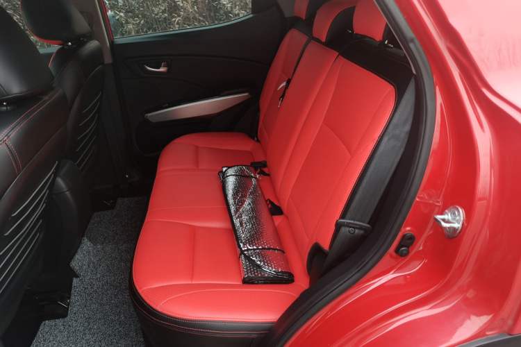 Used SsangYong Tivolan 2015 1.6L Automatic Two-Wheel Drive Zhi Chun Edition Left Rear Seat