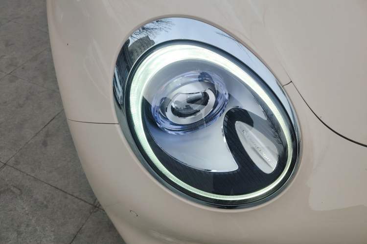 Used ORA Good Cat 2021 400km Standard Range Athena Edition Lithium-Ion Battery Right Front Headlight