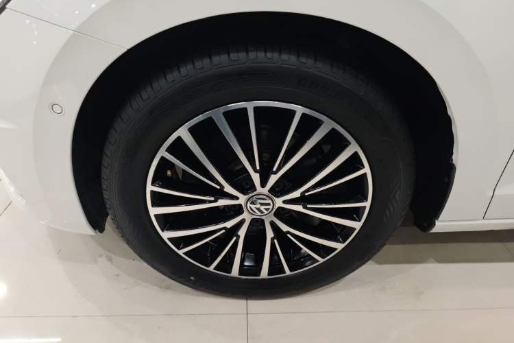 Used Volkswagen Touran 2016 Volkswagen Touran L 280TSI DSG Luxury Edition Exterior 4