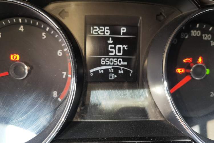 Used Volkswagen C-TREK 2018 230TSI DSG Comfort Model Odometer Close Up