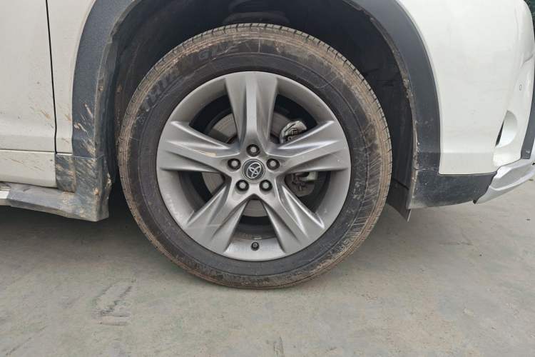 Used Toyota Highlander 2018 2.0T Four-Wheel Drive Luxury Version 7 Seats China VI Standard
