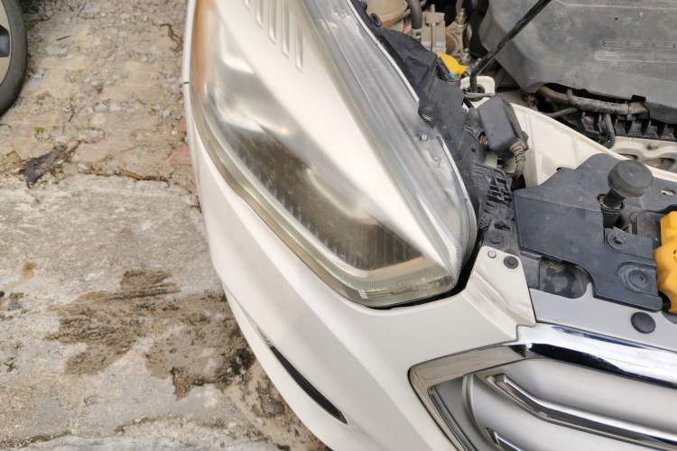 Used Ford Kuga 2017 EcoBoost 180 Two-Wheel-Drive Platinum Edition Right Front Headlight