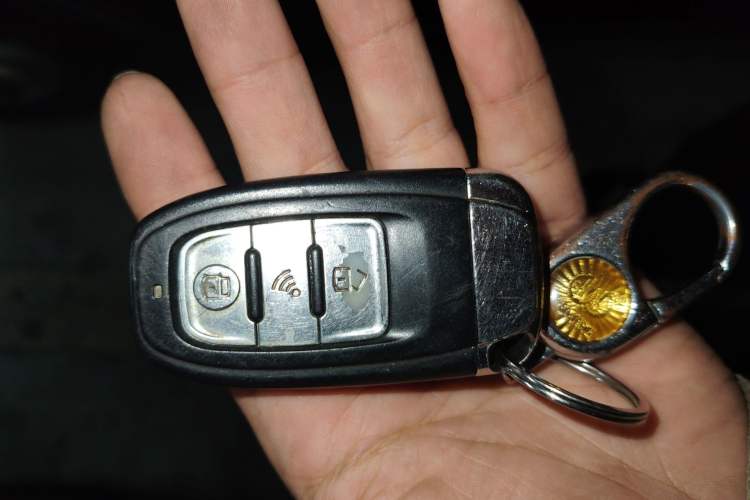 Used Chevrolet Captiva 2014 2.4L Two-Wheel Drive Urban Version 7 Seats Vehicle Key