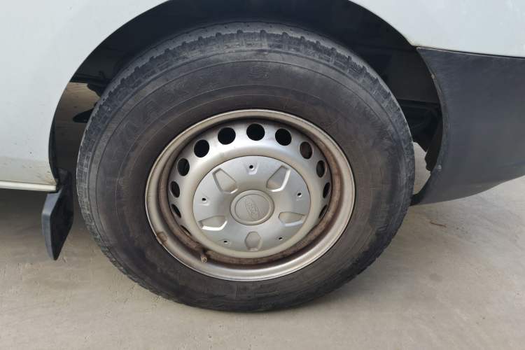 Used Ford Transit 2020 2.0T Diesel Multi-Function Commercial Vehicle Mid-Axle Low-Roof Lift-Up Tailgate China VI Standard