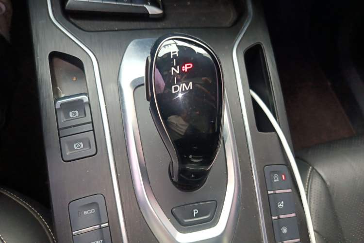 Used Wey VV6 2020 2.0T Two-Wheel Drive Smart Enjoyment+