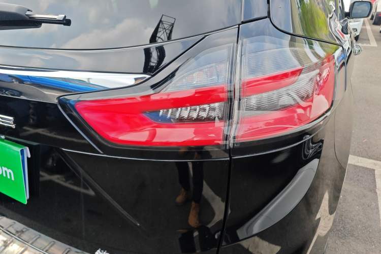 Used Ford Edge 2021 PLUS EcoBoost 245 Two-Wheel-Drive Titanium 7-Seater
