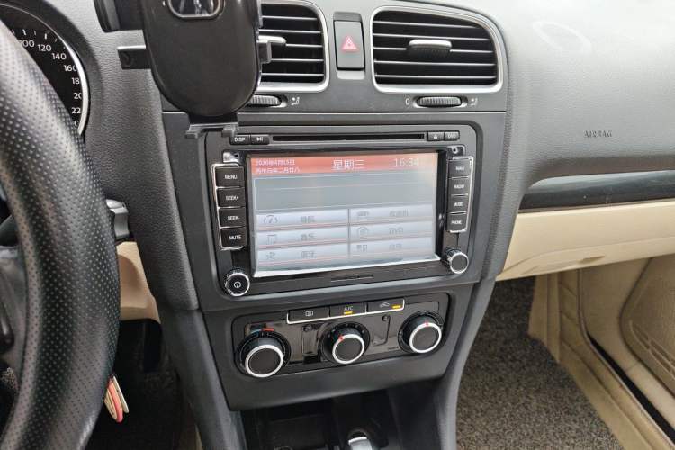 Used Volkswagen Golf 2012 1.6L Automatic Comfort Model Audio And AC Panel