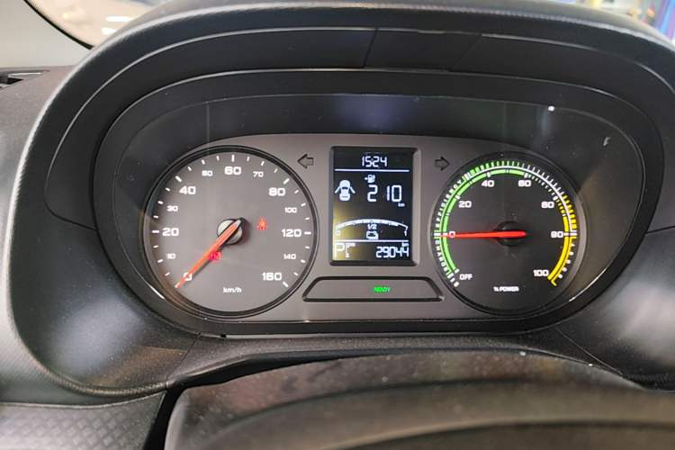 Used Roewe Clever 2021 302 km New Four-Seater Super-Efficient Version
