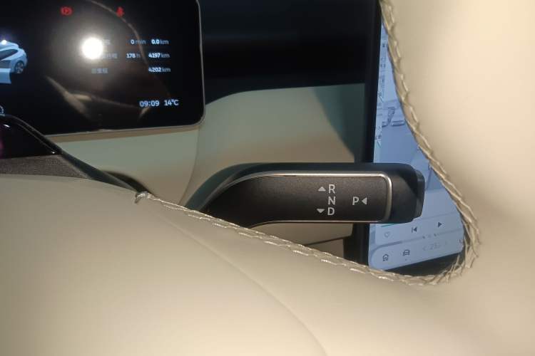 Used Nio ET5T 2025 75 kWh Touring Gear Lever