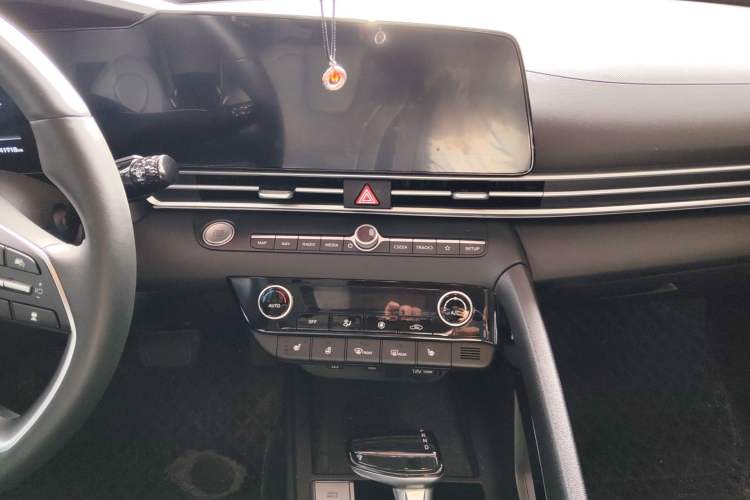 Used Hyundai Elantra 2023 1.5L CVT LUX Prestige Edition Audio And AC Panel