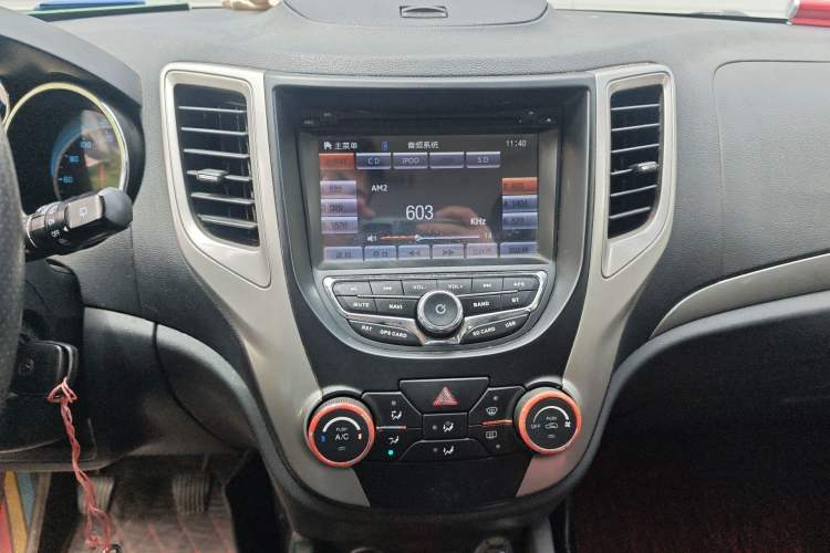 Used CHANGAN CS35 2012 1.6L Manual Luxury Model China IV Standard Audio And AC Panel
