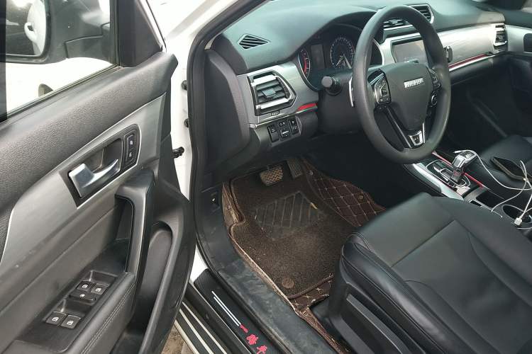 Used Haval H2 2018 1.5T Dual-Clutch Two-Wheel Drive Fashion Model China VI Standard