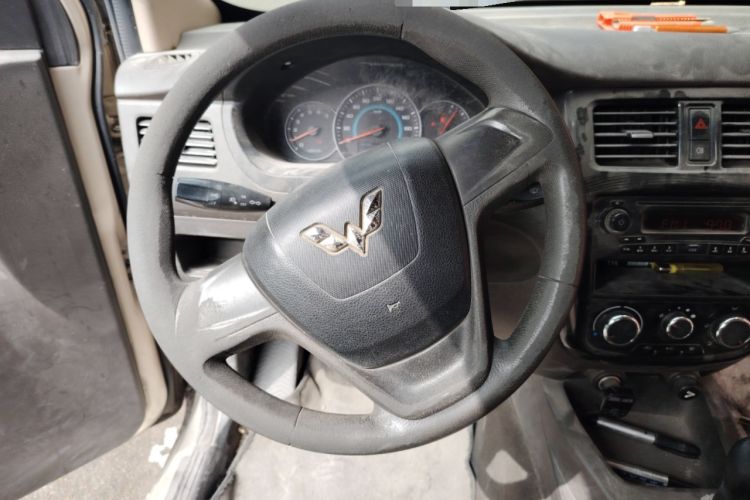 Used Wuling Rongguang V 2018 1.5L Standard Version
