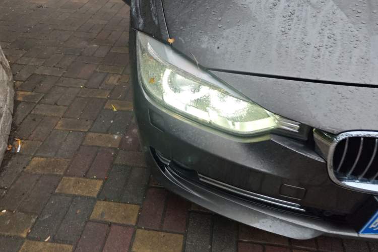 Used BMW 3 Series 2013 Facelifted 320Li Luxury Design Package
