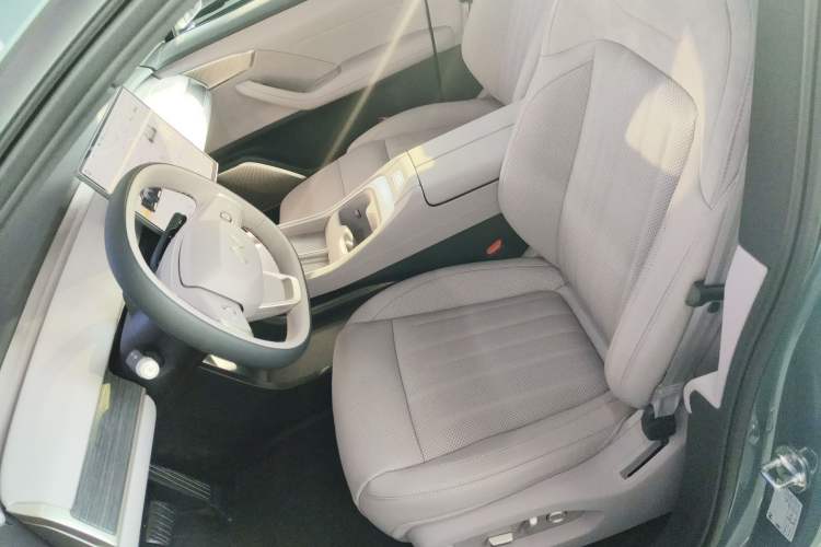 Used ONVO L60 2024 60 kWh Rear-Drive Version
