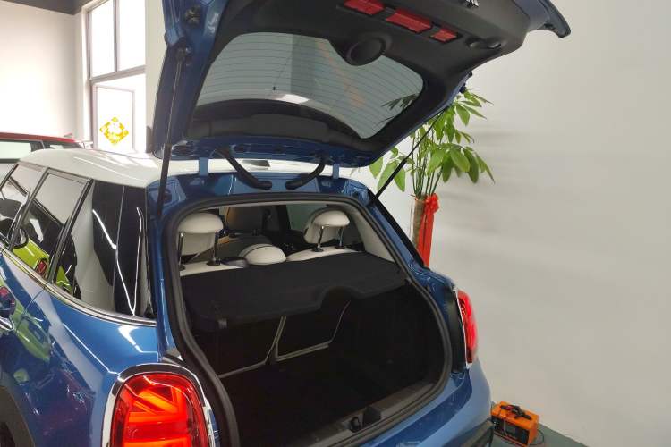 Used MINI 2022 2.0T COOPER S Classic Edition Five-Door Version Trunk