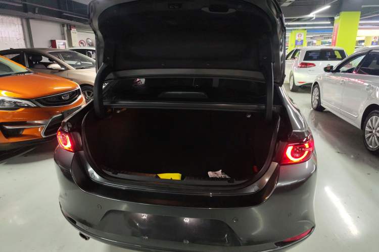 Used Mazda 3 Axela 2020 2.0L Automatic ZhiZun Edition
