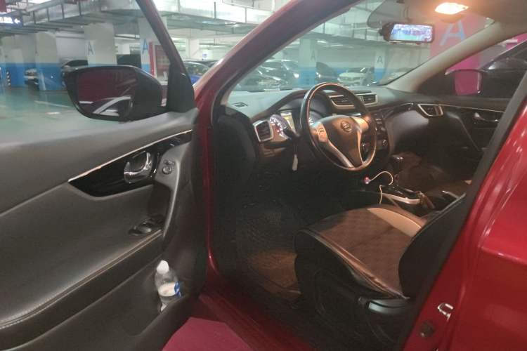 Used Nissan Qashqai 2016 2.0L CVT Luxury Edition Driver Seat