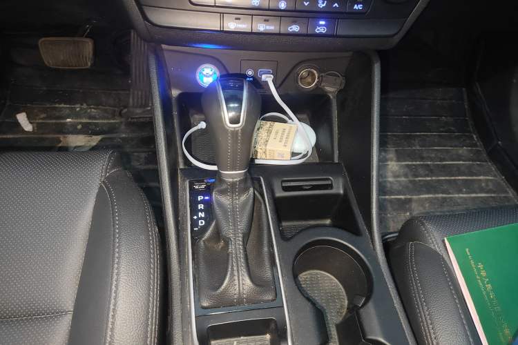 Used Hyundai Tucson 2018 1.6T Dual-Clutch Two-Wheel Drive 15th Anniversary Special Edition Gear Lever