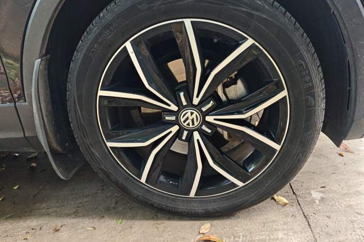 Used Volkswagen Tiguan L 2019 Revised 330TSI Automatic Two-Wheel Drive Smart & Luxury Edition China VI Standard Right Front Wheel Hub