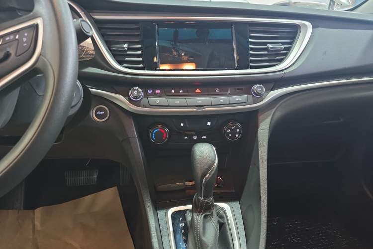 Used Buick GT 2021 Revised Version Flagship 1.5L Automatic Elite Edition Audio And AC Panel