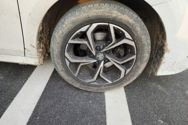 Used MG 5 2023 180 DVVT Manual Luxury Edition Right Front Wheel Hub