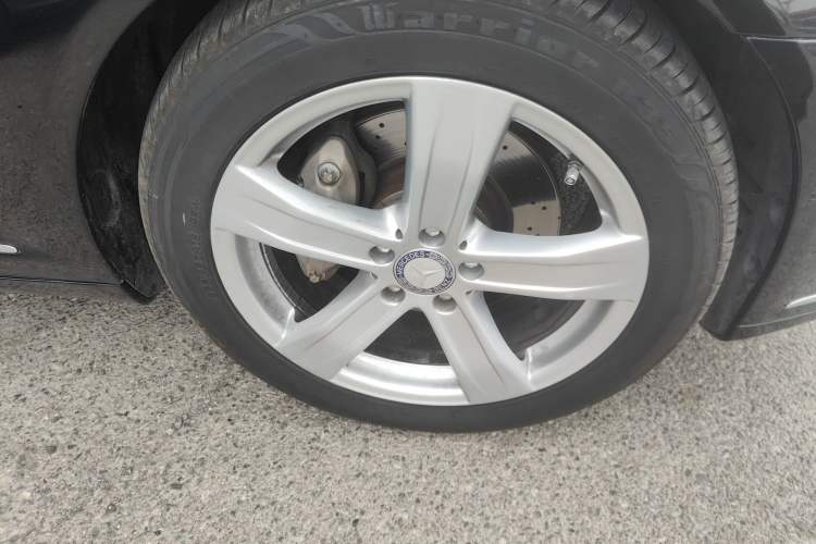 Used Mercedes-Benz S-Class 2012 S 300 L Business-Class Grand Edition Right Front Wheel Hub