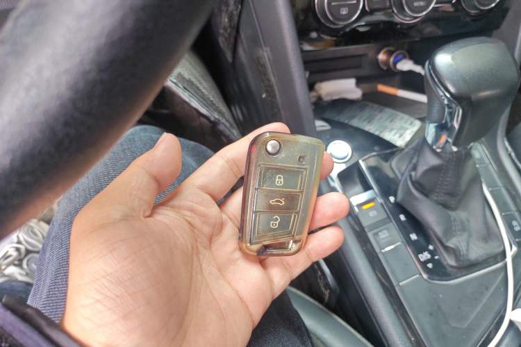 Used Volkswagen Tiguan L 2019 Updated Version 330TSI Automatic Two-Wheel Drive Panoramic Comfort Edition China VI Standard Vehicle Key