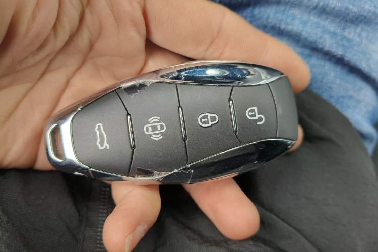 Used Hongqi HS7 PHEV 2024 2.0T PHEV Four-Wheel Drive Flagship Edition 6 Seats Vehicle Key