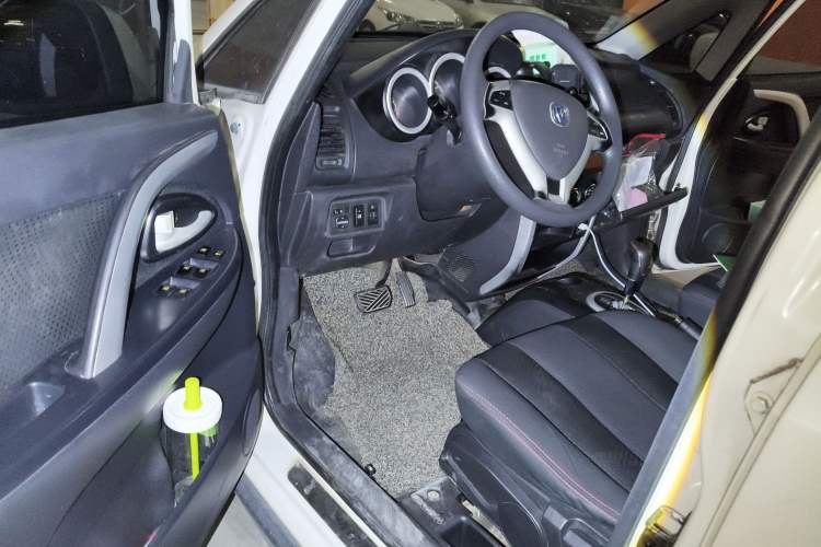 Used CHANGAN CX20 2014 1.4L IMT Sunroof Navigation Version China IV Standard