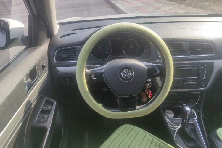 Used Volkswagen Gran Lavida 2015 1.6L Automatic Comfort Edition
