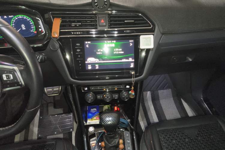 Used Volkswagen Tiguan L 2021 380TSI Automatic All-Wheel Drive R-Line Comfort Plus 7-Seater Audio And AC Panel