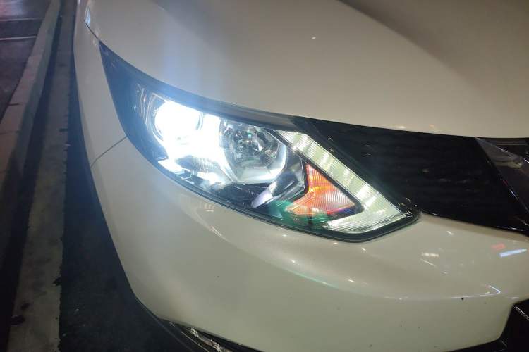 Used Nissan Qashqai 2017 2.0L CVT Luxury Edition China VI Standard Right Front Headlight