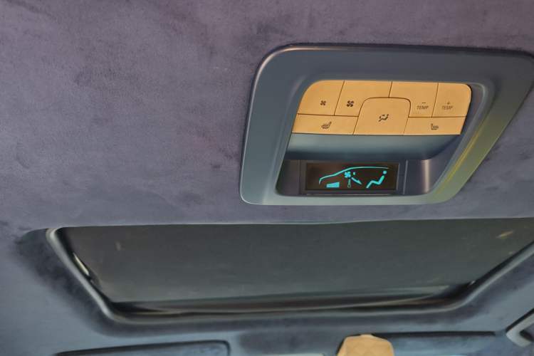 Used Buick GL8 2013 3.0L GT Luxury Business Haoya Edition Headliner