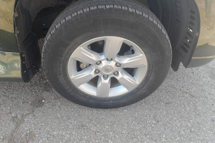 Used Toyota Prado 2016 2.7L Automatic Standard Edition Right Front Wheel Hub