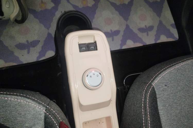 Used Chery New Energy QQ Ice Cream 2022 170km Sundae Phosphate Lithium-Ion