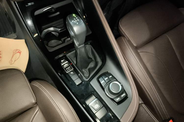 Used BMW X1 2019 sDrive18Li Premium Edition Gear Lever