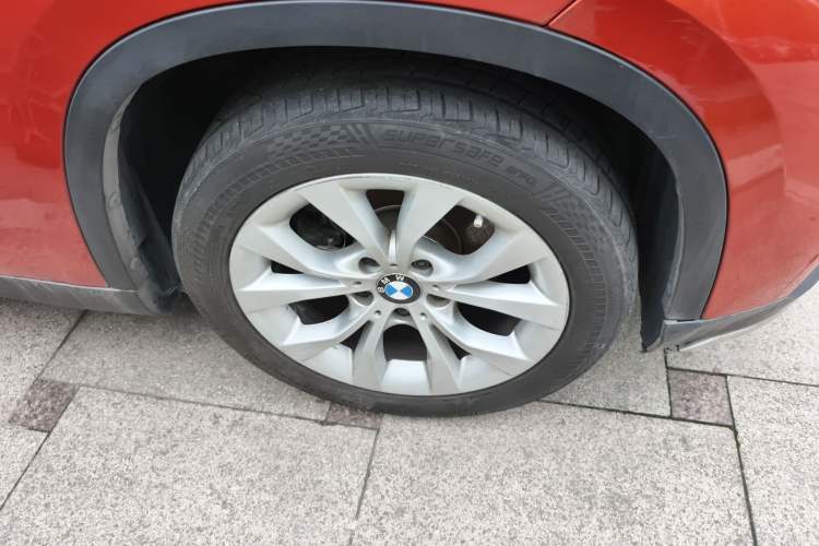 Used BMW X1 2014 sDrive18i Fashion Model Right Front Wheel Hub