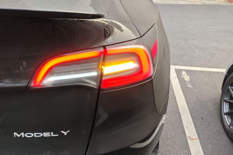 Used Tesla Model Y 2021 Long-Range All-Wheel-Drive Version