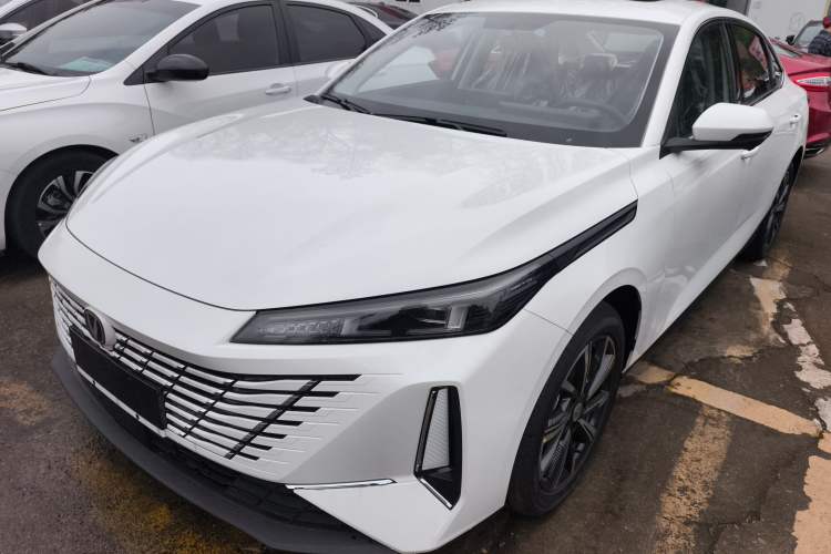 Used CHANGAN Eado 2025 Blue Whale 1.5T 500Bar Prestige Model