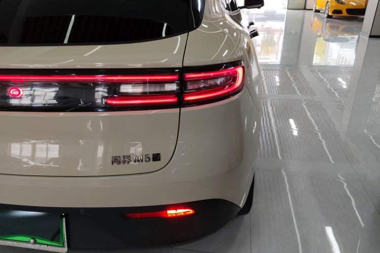 Used Hima AITO M5 2022 Pure Electric Rear-Drive Standard Edition Right Rear Taillight