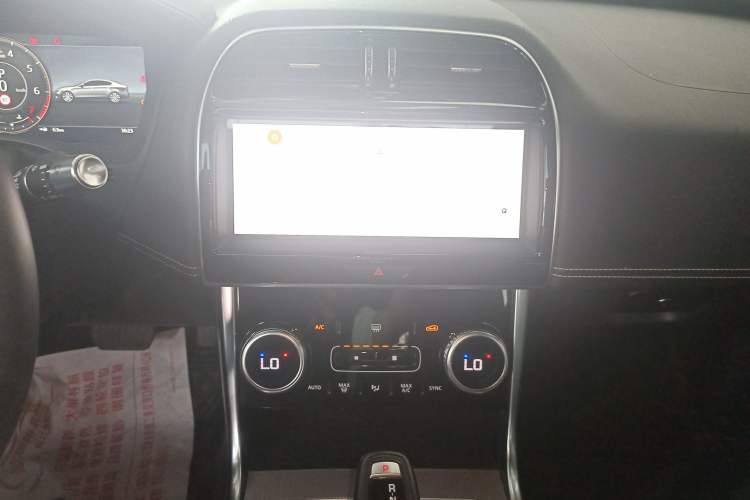 Used Jaguar XEL 2021 2.0T 250 PS R-DYNAMIC S Advanced Sport Edition Audio And AC Panel