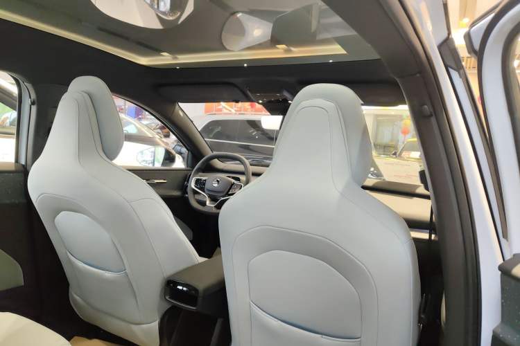 Used Volvo EX30 2025 Rear-Drive Long-Range Version Ultra
